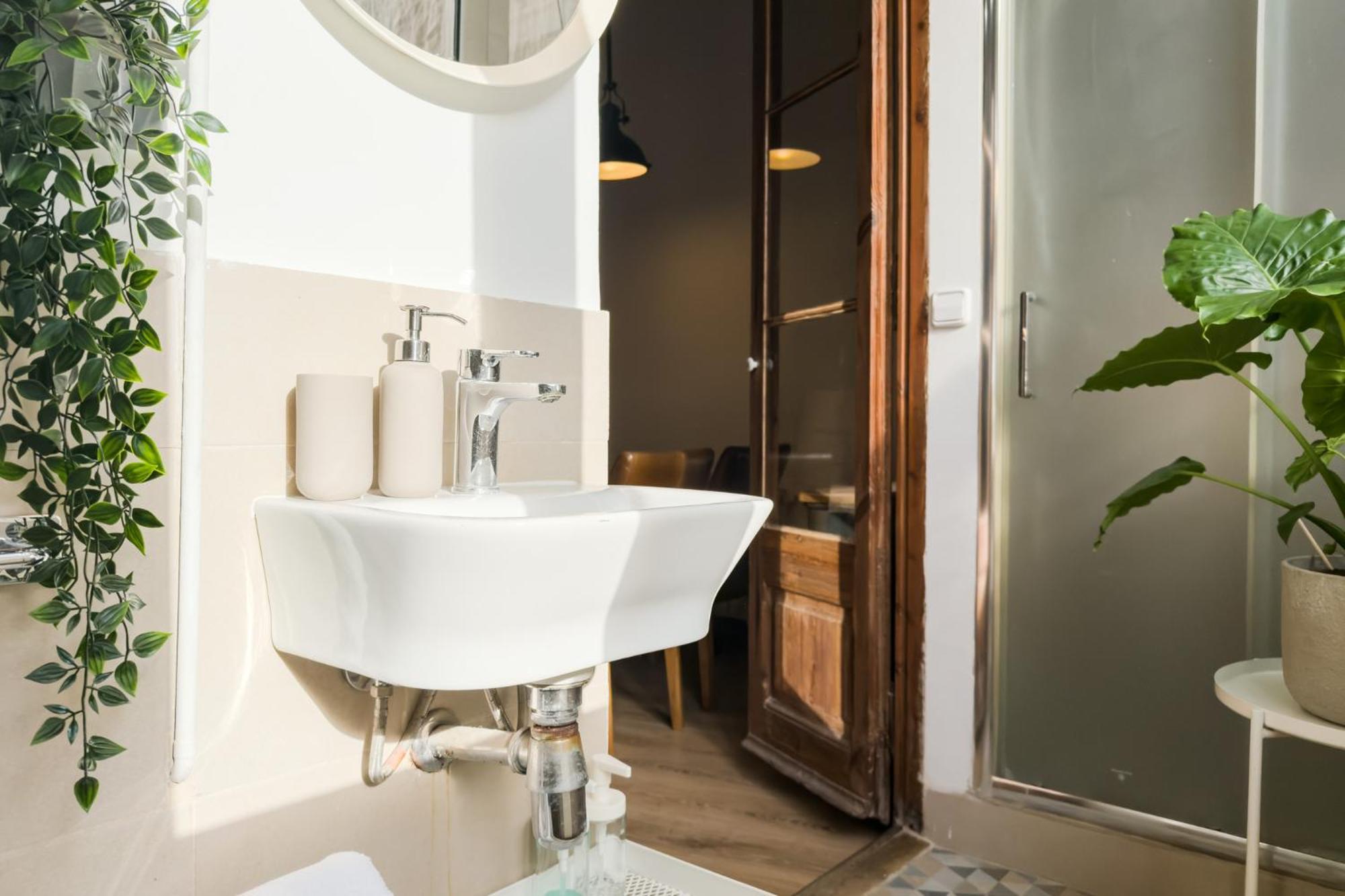 Magalhaes - Trad Flat In Poble Sec, Near Ramblas Барселона Экстерьер фото