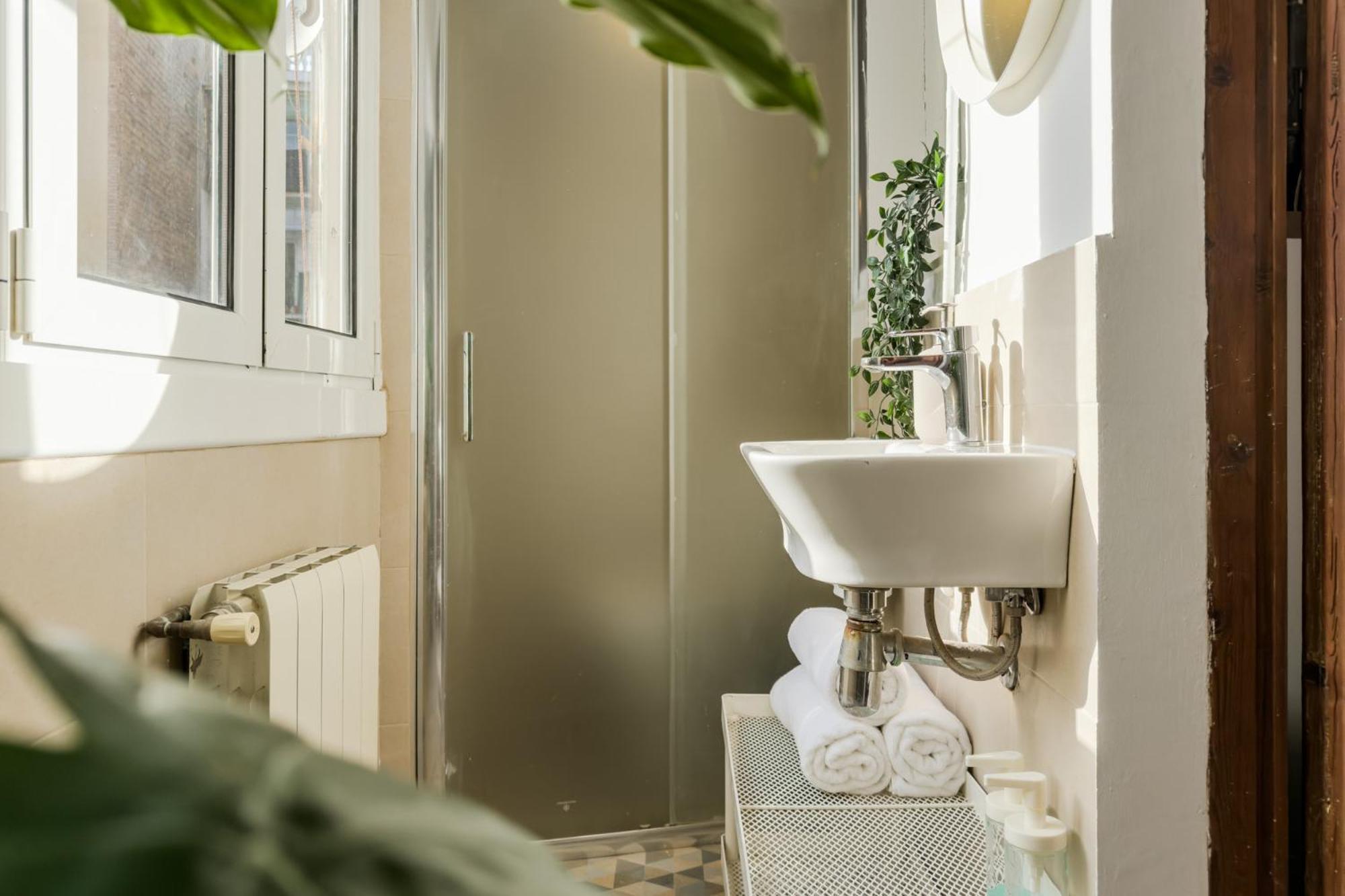 Magalhaes - Trad Flat In Poble Sec, Near Ramblas Барселона Экстерьер фото